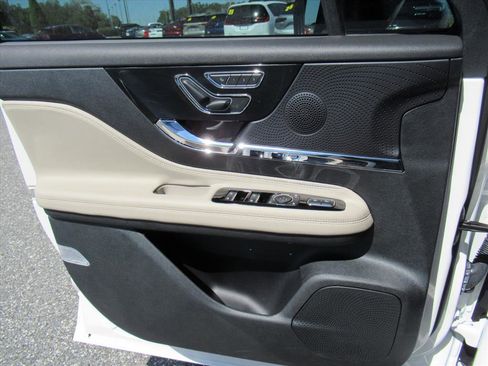 Used 2025 Lincoln Corsair FWD w/ Equipment Group 101A image 19