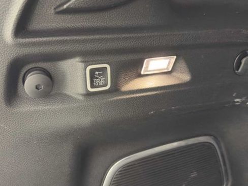 Used 2022 Jeep Grand Cherokee L Limited RWD image 35