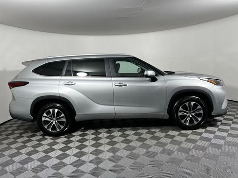 Certified 2024 Toyota Highlander XLE image 4