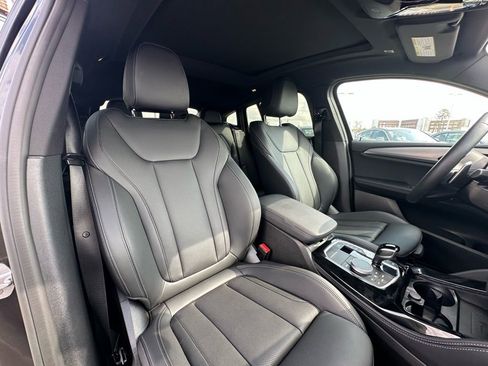 Certified 2025 BMW X4 xDrive30i image 32