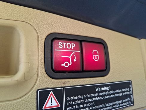 Used 2011 Mercedes-Benz GL 550 4MATIC image 28