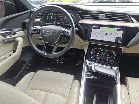 Used 2024 Audi Q8 e-tron Prestige AWD/4WD image 15