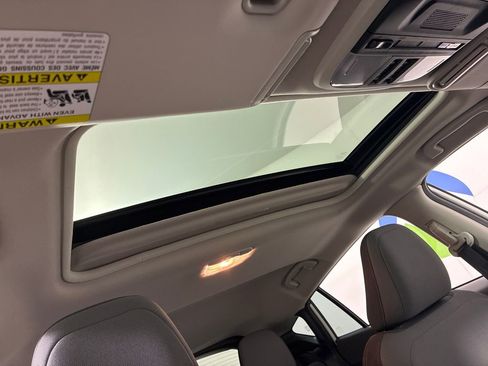 Used 2025 Subaru Crosstrek 2.0i Premium image 33