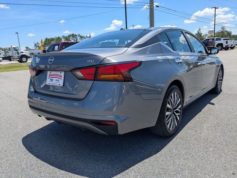 Used 2024 Nissan Altima 2.5 SV image 4