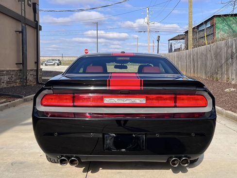 Used 2013 Dodge Challenger SXT image 10
