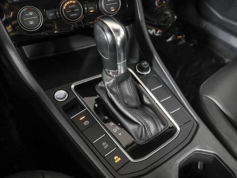 Used 2019 Volkswagen Jetta SEL w/ Cold Weather Package FWD image 32
