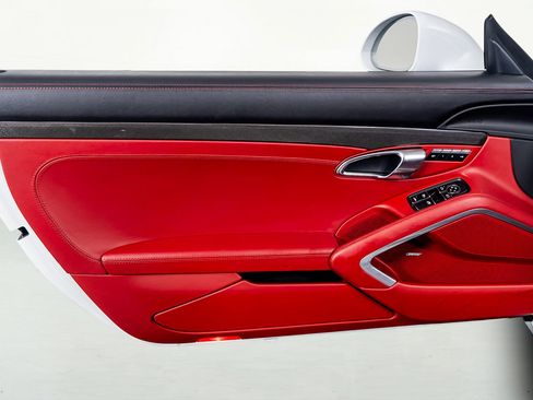 Used 2016 Porsche 911 Turbo S image 37