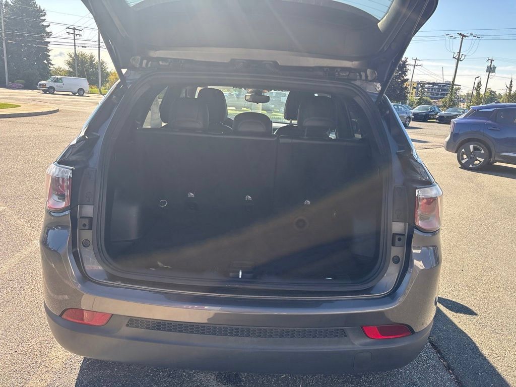 Used 2024 Jeep Compass Latitude AWD/4WD image 27