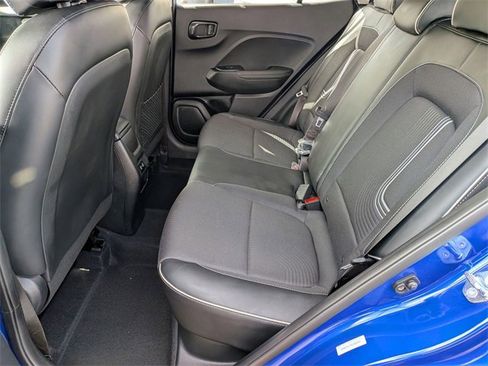 Used 2025 Hyundai Venue Limited image 27