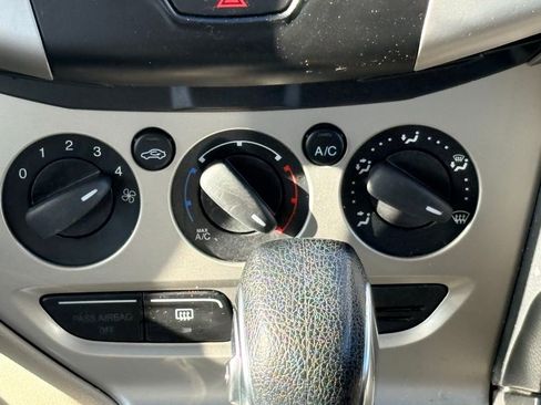 Used 2014 Ford Focus SE w/ SE Winter Package image 18