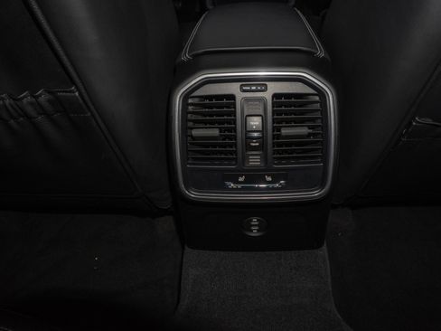 Used 2022 Porsche Macan image 22