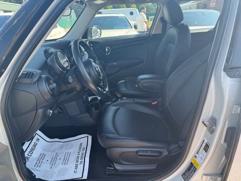 Used 2017 MINI Cooper 4-Door Hardtop image 11