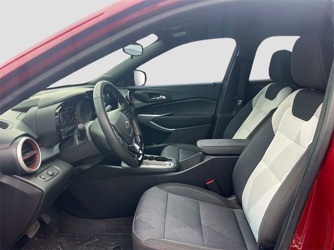 Used 2025 Chevrolet Trax RS w/ Driver Confidence Package image 10