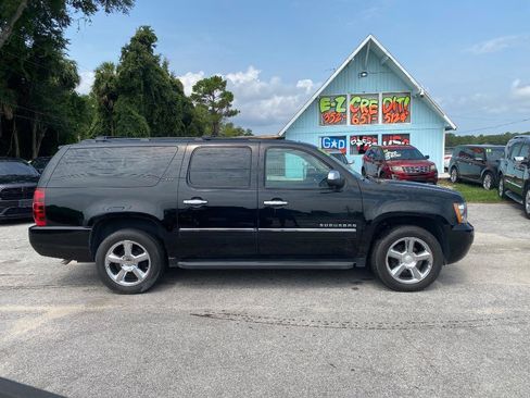 Used 2013 Chevrolet Suburban LTZ RWD image 6
