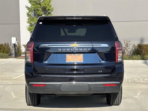 Used 2024 Chevrolet Suburban LT image 4