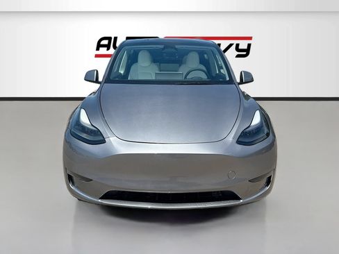 Used 2025 Tesla Model Y Long Range RWD image 2