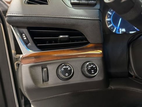 Used 2017 Cadillac Escalade ESV Luxury image 16