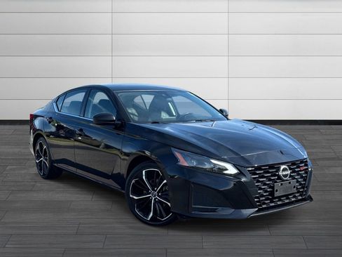 Used 2024 Nissan Altima 2.5 SR FWD image 2