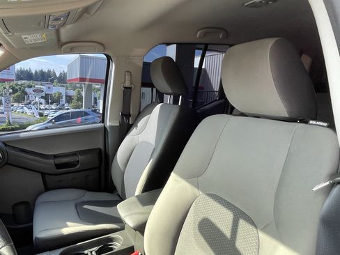 Used 2015 Nissan Xterra S AWD/4WD image 17