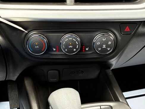 Used 2024 Chevrolet Trax RS FWD image 22