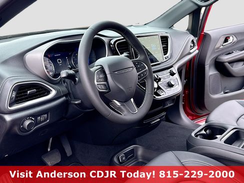 New 2027 Chrysler Pacifica Select FWD image 4