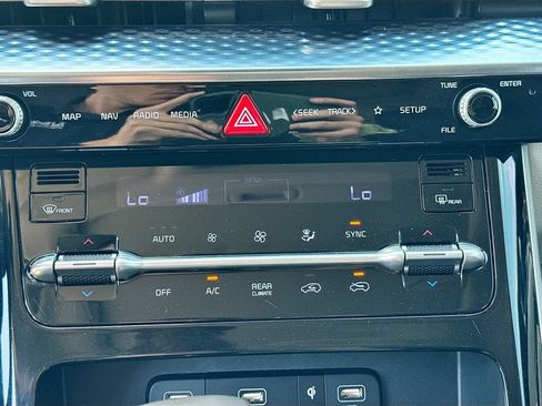 Certified 2024 Kia Carnival SX Prestige FWD image 19