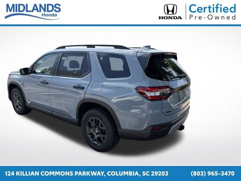 Used 2025 Honda Pilot TrailSport image 2