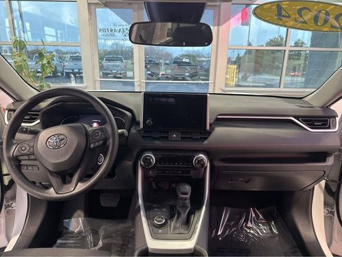 Used 2024 Toyota RAV4 LE AWD/4WD image 17