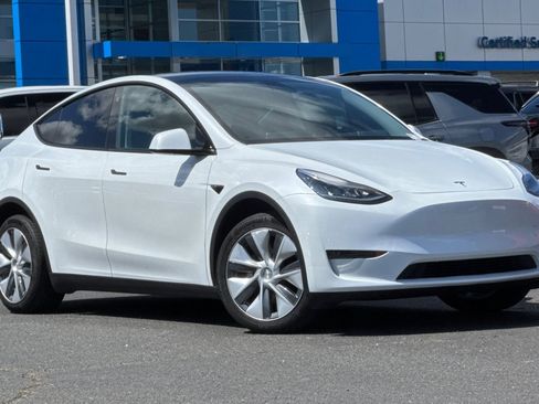 Used 2023 Tesla Model Y Long Range AWD/4WD image 2