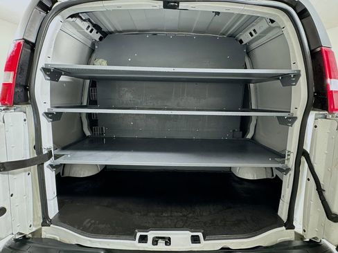 Used 2020 Chevrolet Express 2500 RWD image 9