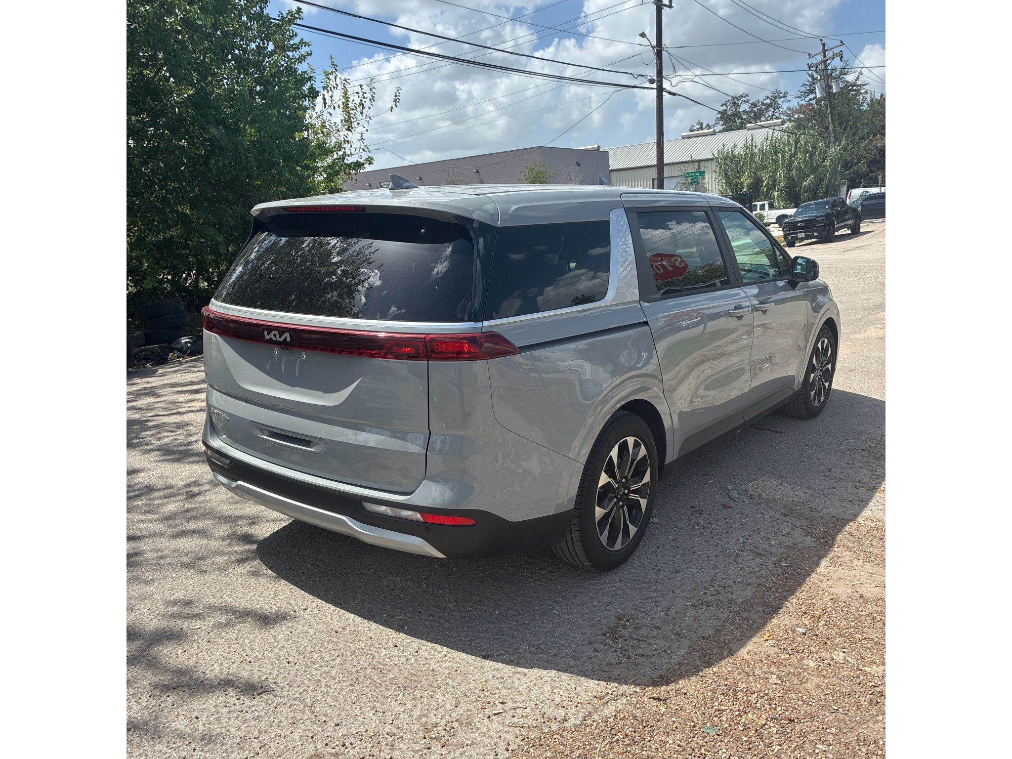 Used 2024 Kia Carnival EX FWD image 5