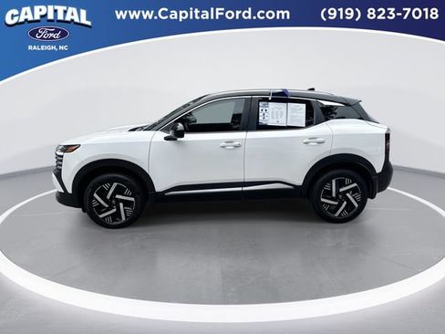 Used 2025 Nissan Kicks SV w/ SV Premium Package FWD image 5