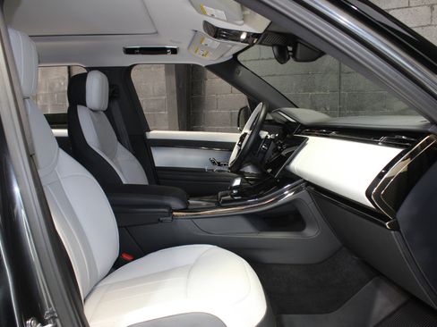 Used 2024 Land Rover Range Rover Sport Dynamic SE image 47