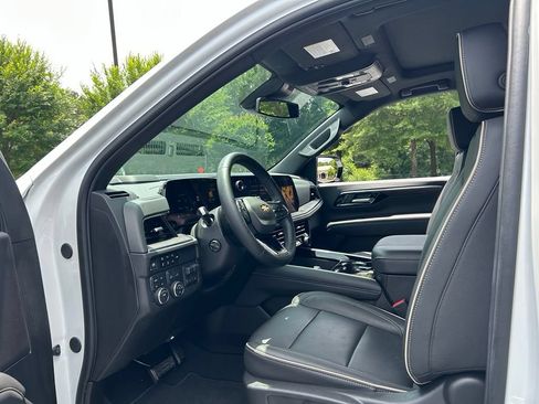 Used 2025 Chevrolet Suburban Premier w/ Sun And Tow Package AWD/4WD image 41
