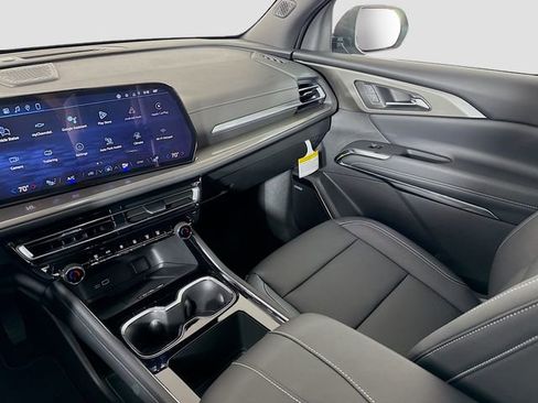New 2026 Chevrolet Traverse LT w/ Enhanced Driving Package FWD image 25
