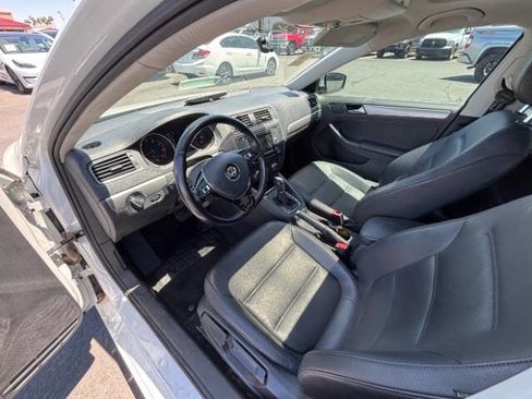 Used 2017 Volkswagen Jetta SE FWD image 11