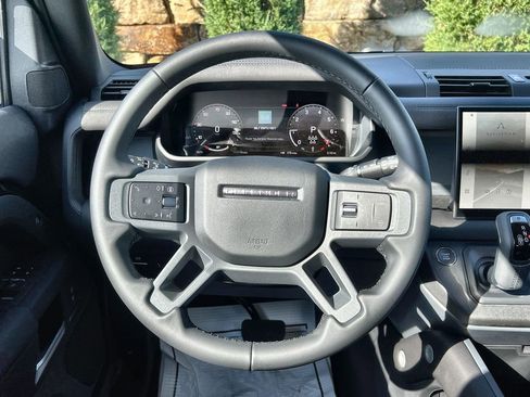 Used 2025 Land Rover Defender 110 S image 22