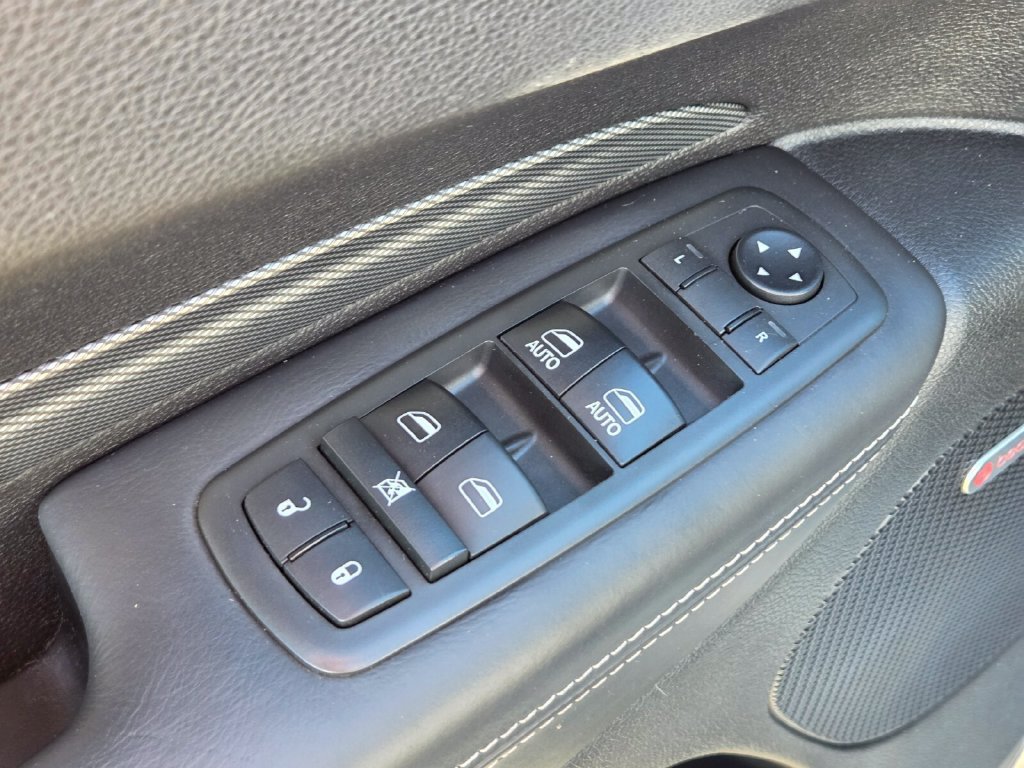 Used 2018 Dodge Durango SRT w/ Technology Group AWD/4WD image 26