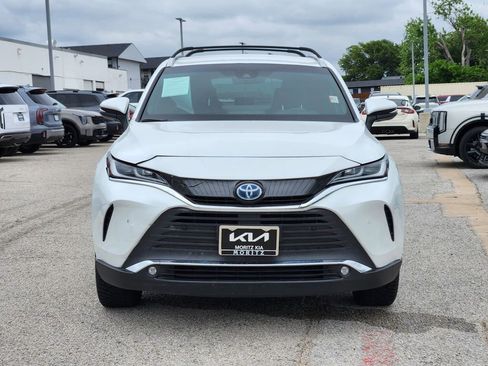 Used 2023 Toyota Venza XLE AWD/4WD image 2
