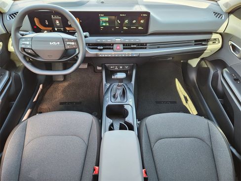 New 2025 Kia K4 LXS image 18