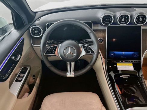 Used 2026 Mercedes-Benz GLC 300 4MATIC image 21
