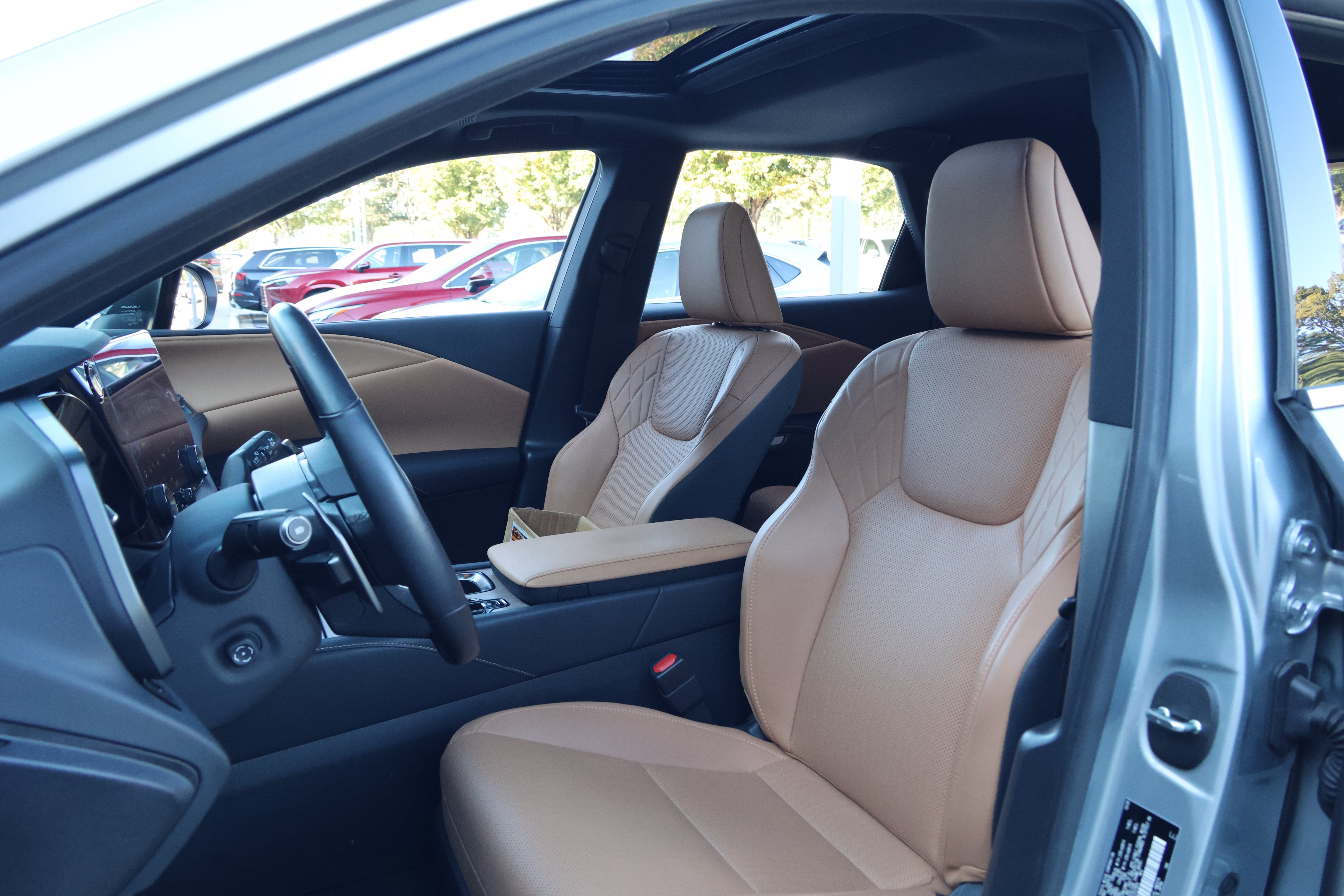 Used 2026 Lexus RX 350 Premium w/ Accessory Package (Z1) FWD image 33