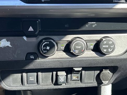 Used 2020 Toyota Tacoma SR5 RWD image 37