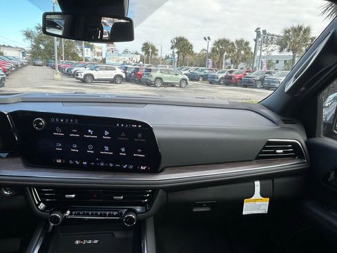 New 2026 Chevrolet Suburban Premier w/ Sun And Tow Package AWD/4WD image 17
