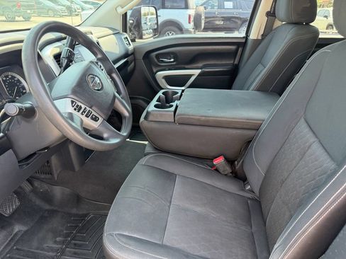 Used 2017 Nissan Titan SV AWD/4WD image 28