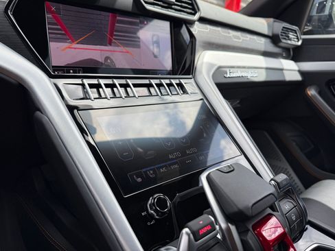 Used 2020 Lamborghini Urus AWD/4WD image 28