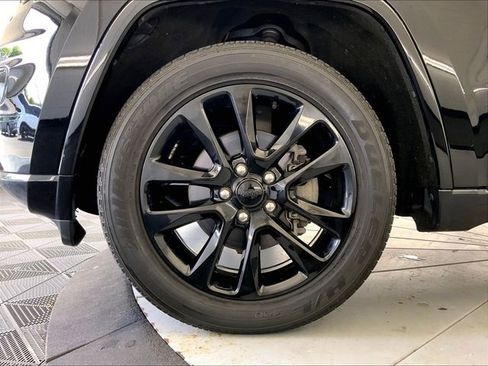 Used 2020 Jeep Grand Cherokee Altitude AWD/4WD image 9