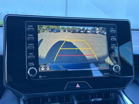 Used 2022 Toyota Venza LE image 27