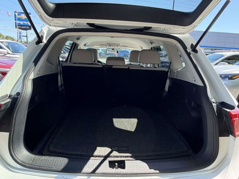 Used 2018 Volkswagen Tiguan SE AWD/4WD image 7