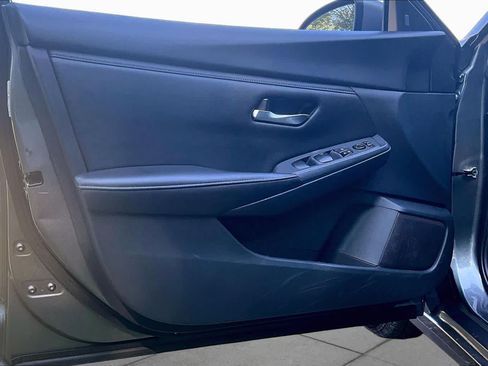 Used 2024 Nissan Sentra SV FWD image 22